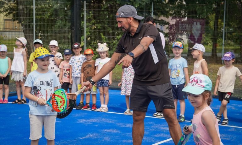 Przetargi na budowę kortów do padla – nowa szansa inwestycyjna w polskich miastach